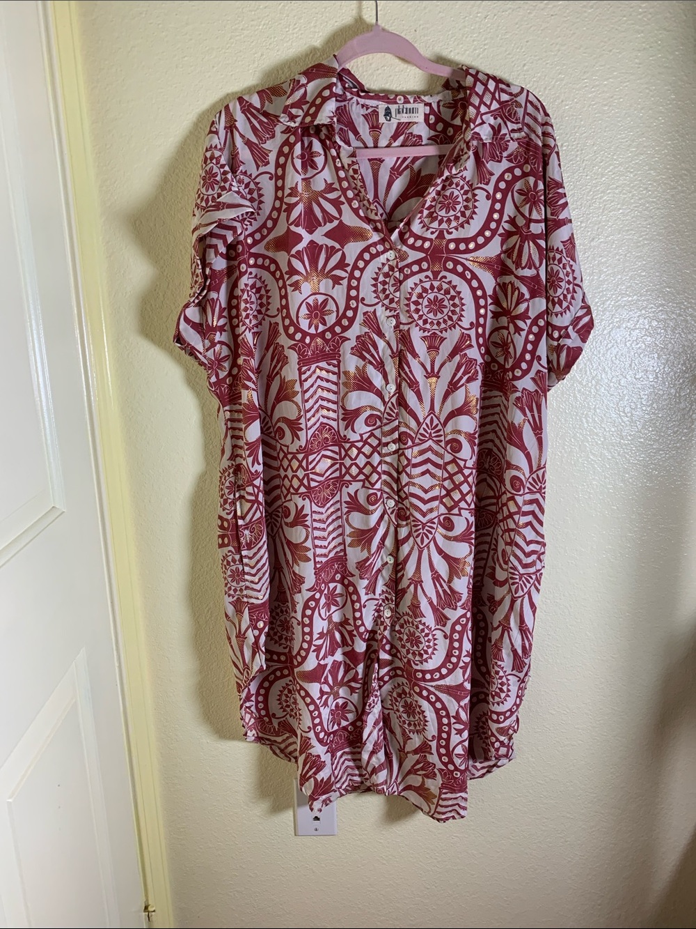 NWOT Platinuim Rose & Cream Patterned V-Neck Midi Dress, Size M